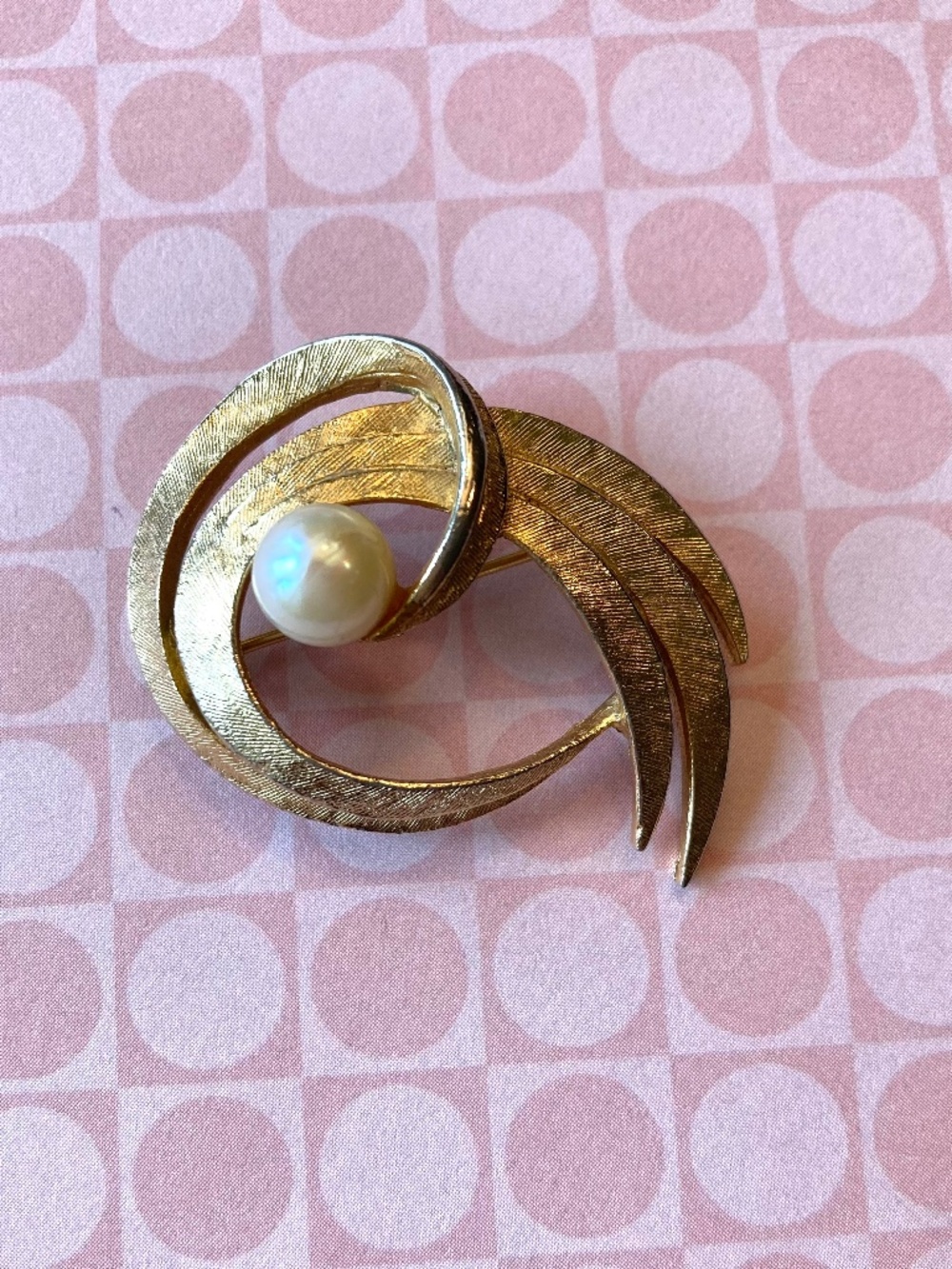 Fashion Swirl Pin with Pearl